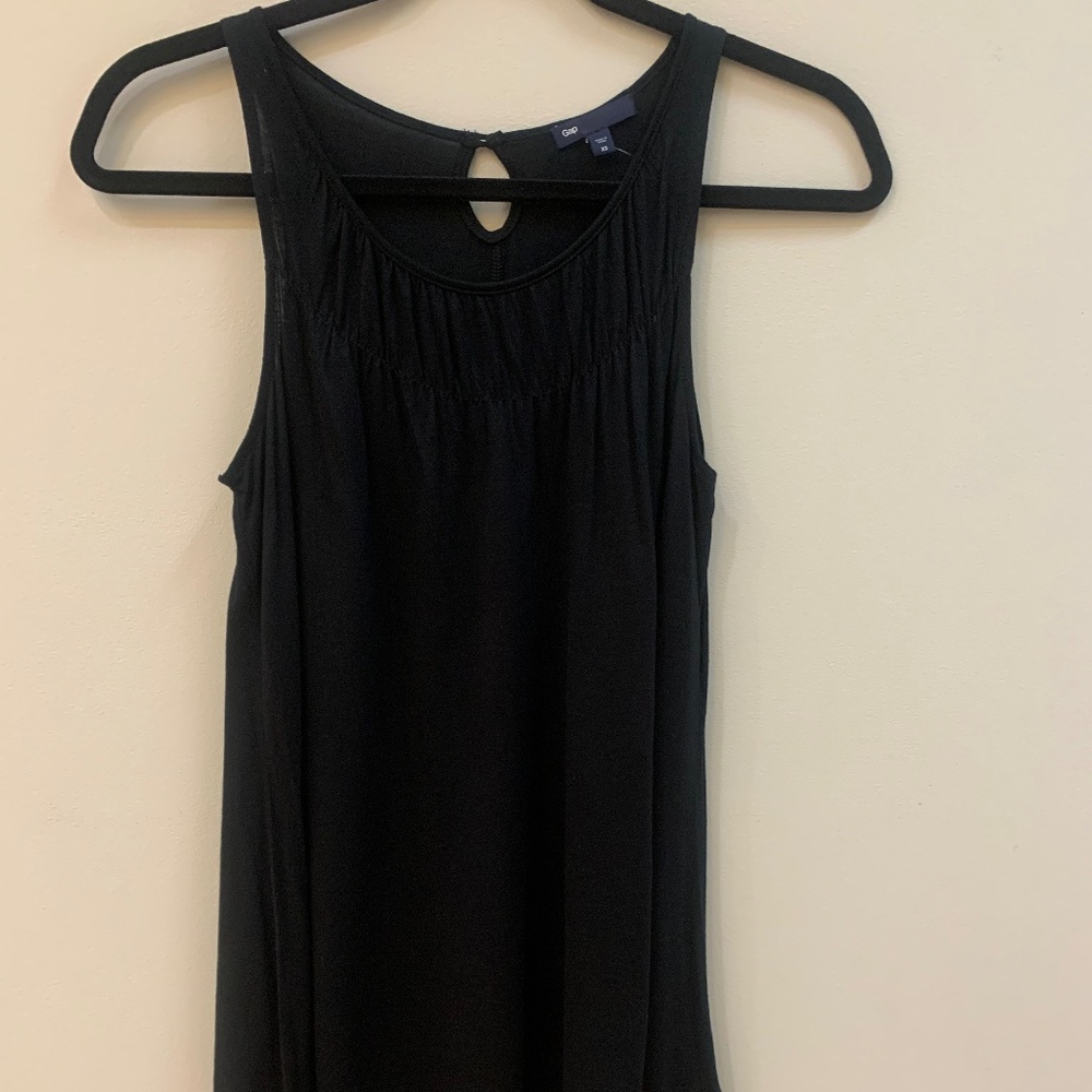 Women’s Gap sleeveless summer top